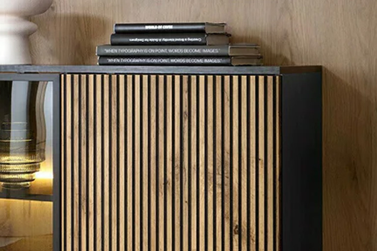 Möbel mit Rillen oder Rillenlamellen